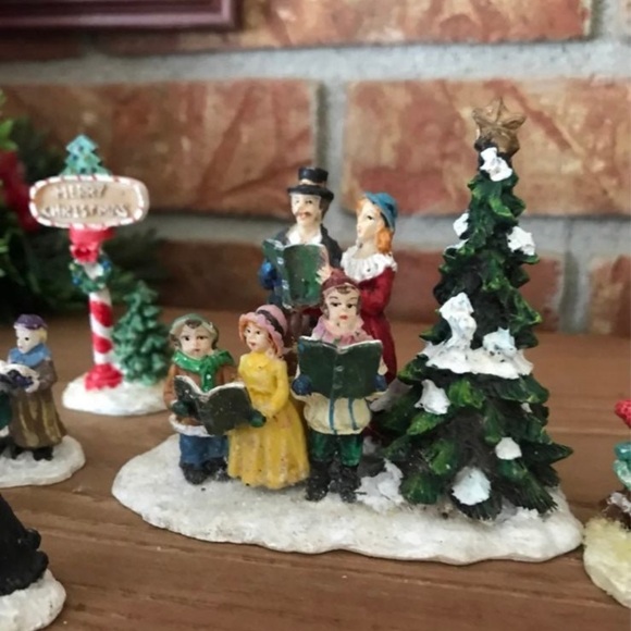 Department 56 Holiday Village Miniature Christmas Figurine Set - Picture 4 of 9